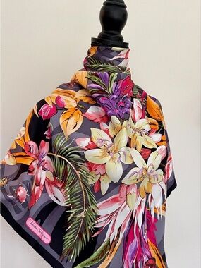 New Gucci Scarf Logo White Ropes Print Red Blue Border Silk Wrap 90cm